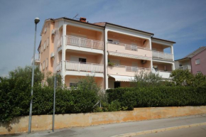 Apartments with a parking space Novigrad - 7049